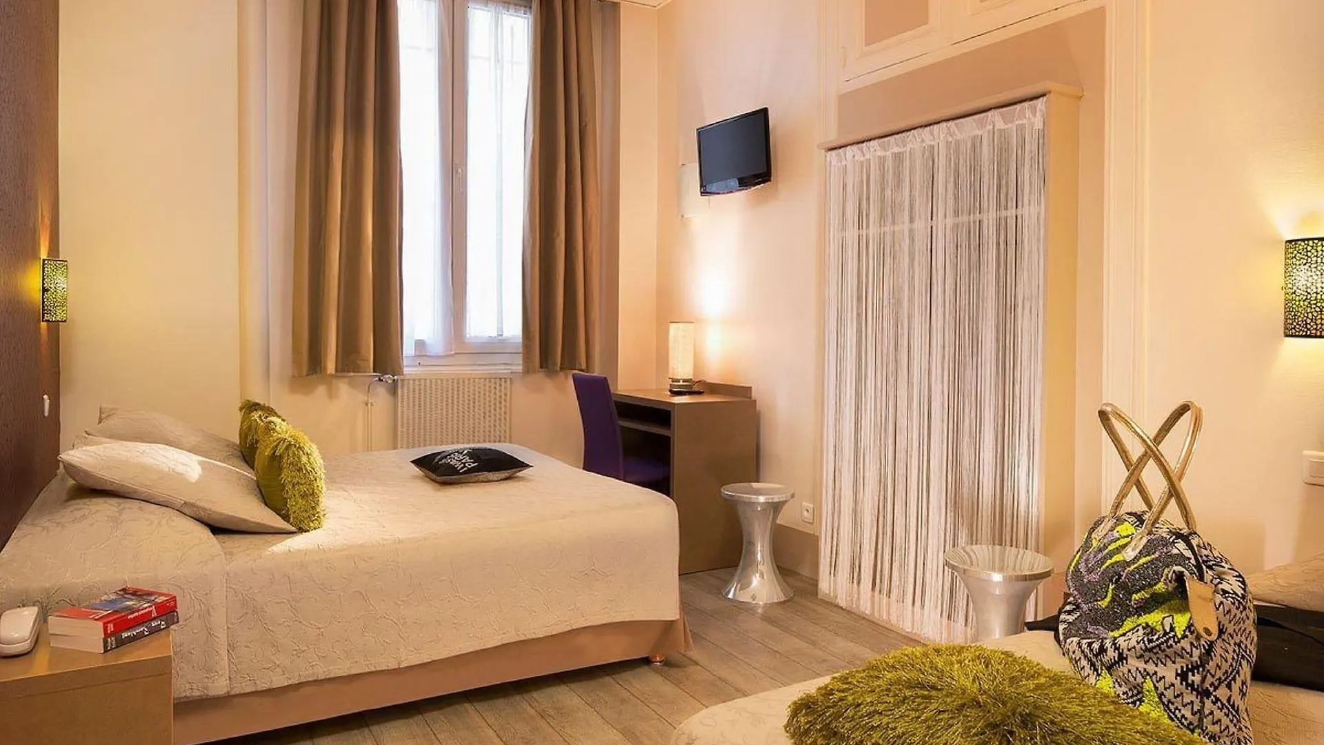 Hotel De La Cite Rougemont Paris France