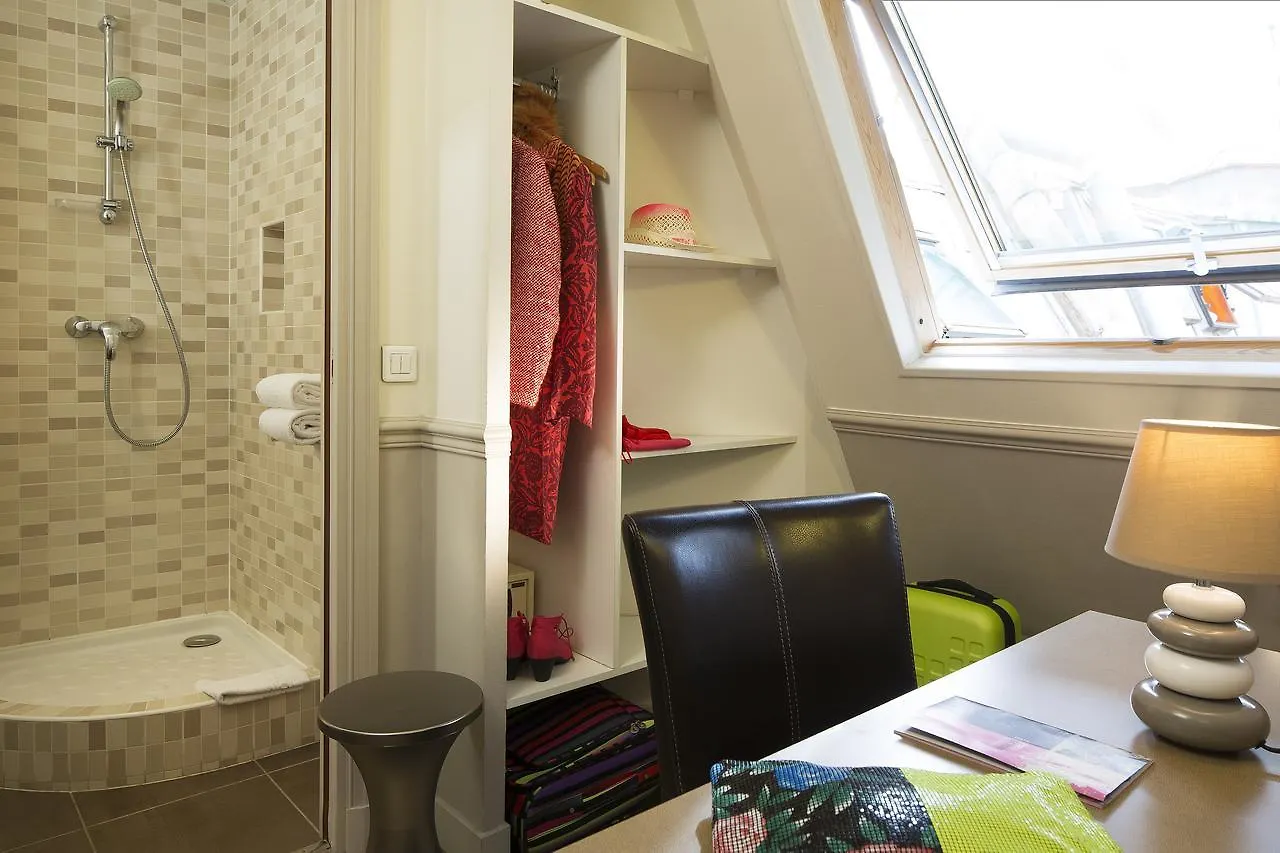 **  Hotel De La Cite Rougemont Paris France
