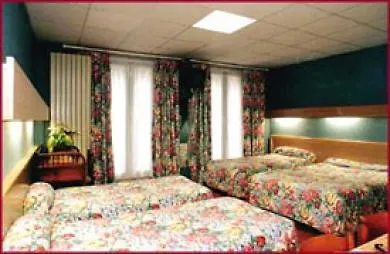 Hotel De La Cite Rougemont Paris 2*,